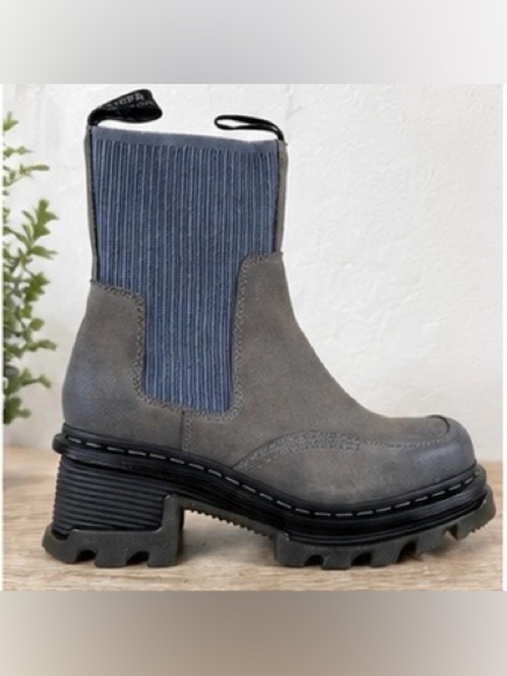 Dr. Martens Corran Chelsea Boots | Waxy
Suede Heeled Platform Boots Gray Blue